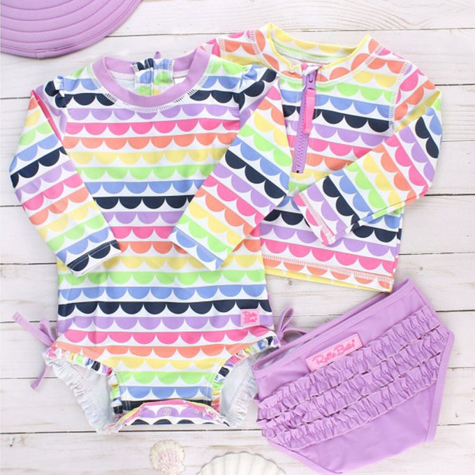 美國 RuffleButts 小女童UPF 50+防曬兩件式長袖泳裝_七彩貝殼_RBSG21-19