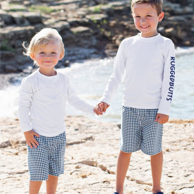美國 RuffleButts 小男童UPF 50+防曬長袖泳衣_純白_RBSB21-04