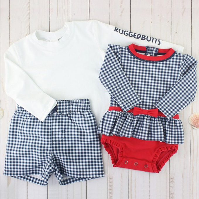 美國 RuffleButts 小男童UPF 50+防曬長袖泳衣_純白_RBSB21-04