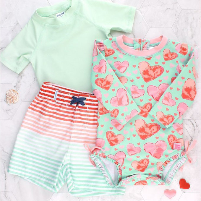 美國 RuffleButts 小男童UPF 50+防曬泳褲_草莓冰沙_RBSP21-04