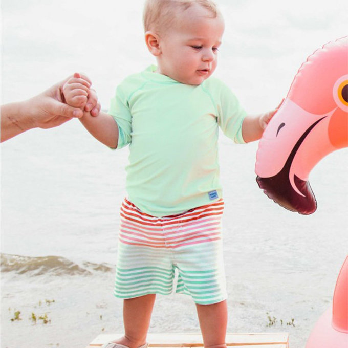 美國 RuffleButts 小男童UPF 50+防曬泳褲_草莓冰沙_RBSP21-04