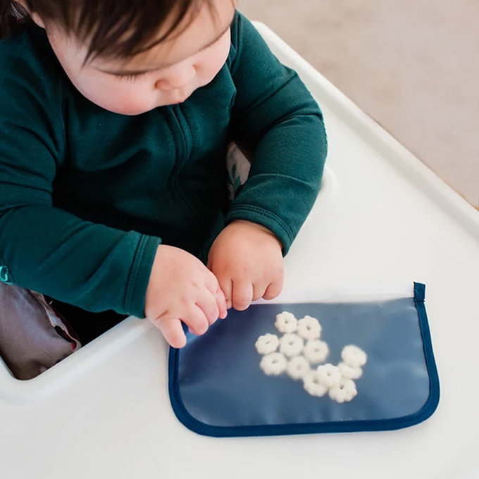 美國 green sprouts 小綠芽 可攜式零食袋、食物袋與小物收納袋(可攜帶固齒器/奶嘴) 兩入組_天鵝湖_GS165374-AS