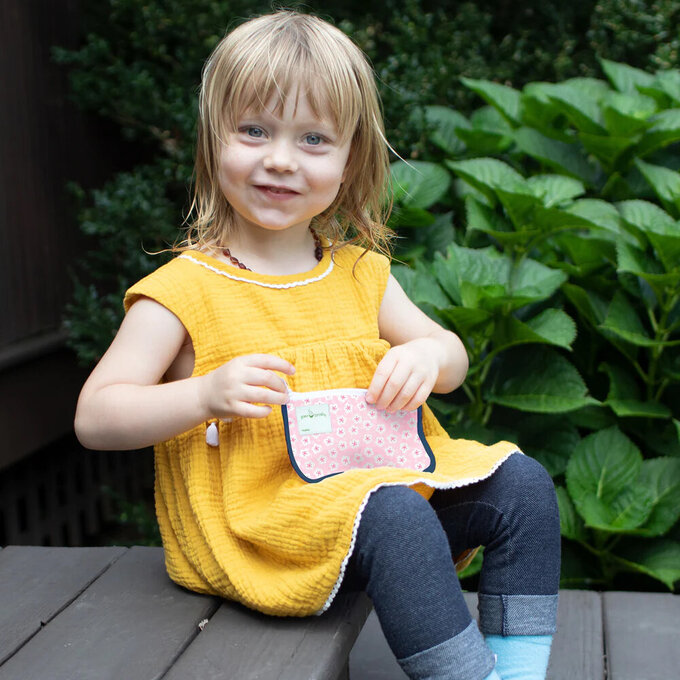 美國 green sprouts 小綠芽 可攜式零食袋、食物袋與小物收納袋(可攜帶固齒器/奶嘴) 兩入組_汪汪與恐龍_GS165374-AD