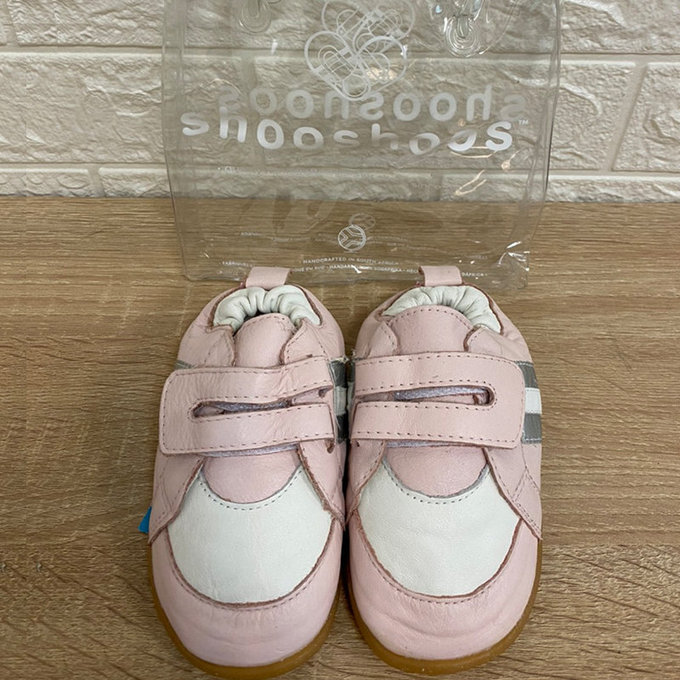 【福利品】英國 shooshoos 健康無毒真皮手工學步鞋/童鞋_粉/銀白條紋童鞋_101078 (B-8)
