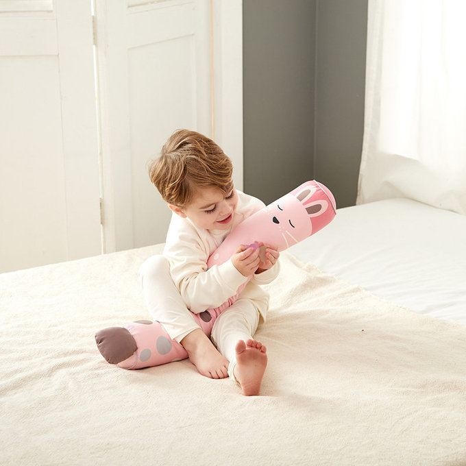 [正韓Hello HiZoo] 純手工多功能防蟎抗菌兒童長條抱枕/靠枕/睡眠輔助枕/側睡抱枕(小款)-粉紅兔-HH019