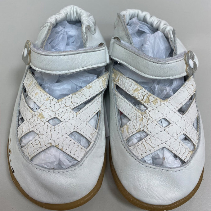 【福利品】英國 shooshoos 安全無毒真皮手工涼鞋/童鞋_純白小花編織涼鞋_102008  (B-51)