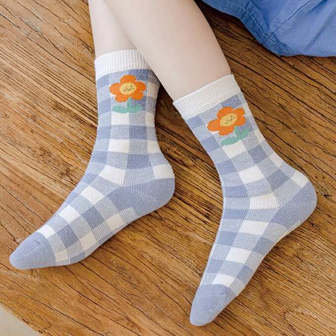 【腳ㄚ子】兒童棉質中筒襪_藍色風鈴草_ilb004