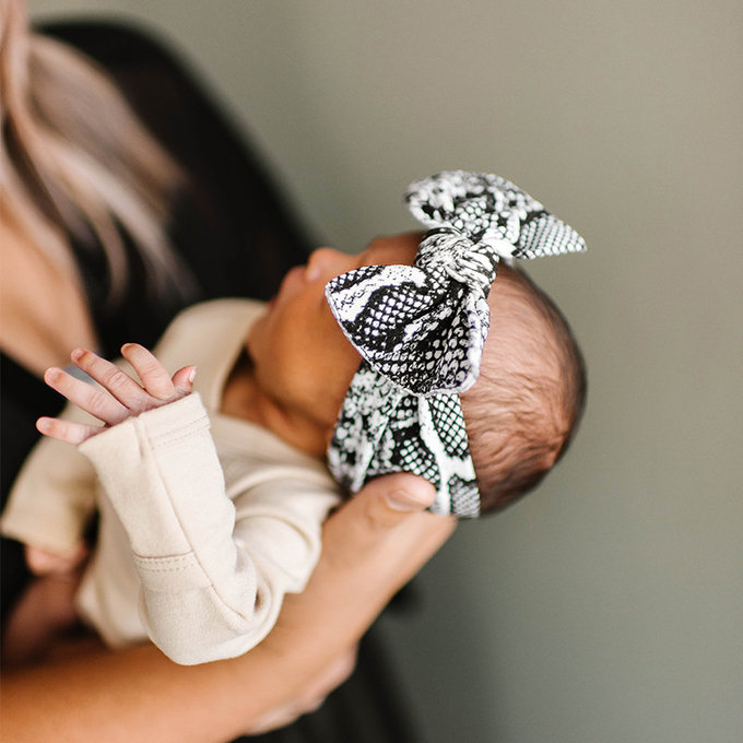 美國 baby bling 純手工極優雅細緻輕柔微彈性/毫無束縛感蝴蝶結髮帶/髮飾_印花款_黑白蛇紋_BBRK048