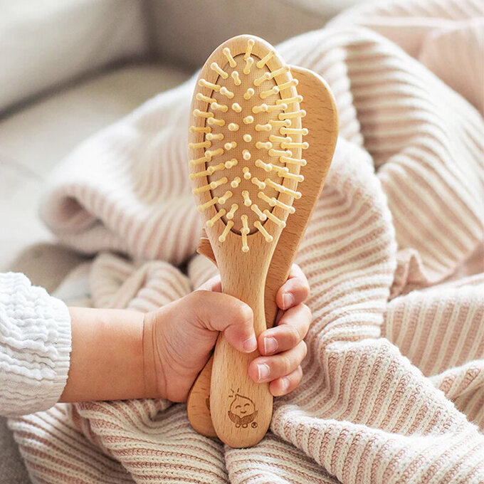 美國 green sprouts 小綠芽兒童專用天然木頭按摩梳子_GS301701