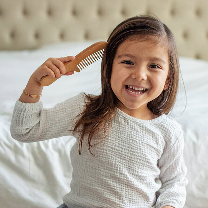 美國 green sprouts 小綠芽兒童專用天然木頭按摩梳子_GS301701