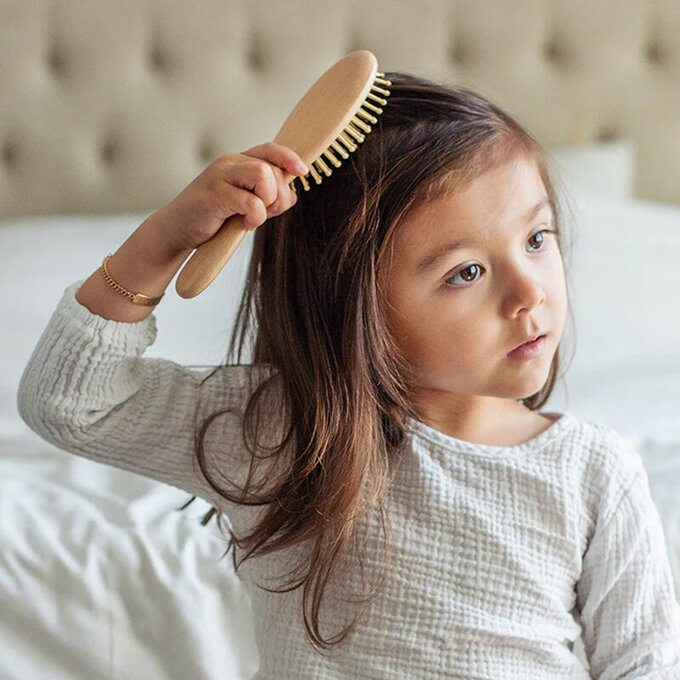 美國 green sprouts 小綠芽兒童專用天然木頭按摩梳子_GS301701