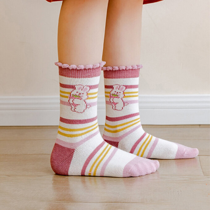 【腳ㄚ子】幼/兒童棉質中筒襪_草莓兔兔_ilbG016
