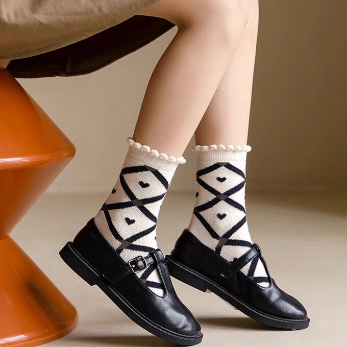 【腳ㄚ子】幼/兒童棉質中筒襪_黑白格紋愛心_ilbG025